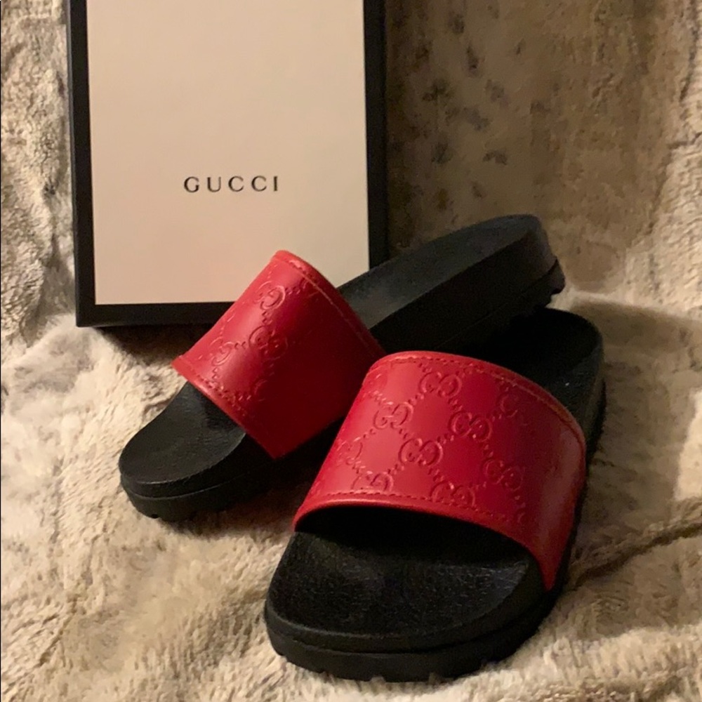 AUTHENTIC GUCCI SIGNATURE SLIDE SANDALS